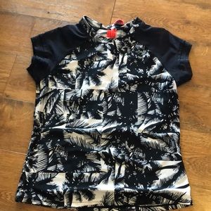 SHORT SLEEVE FABLETICS RASHGAURD